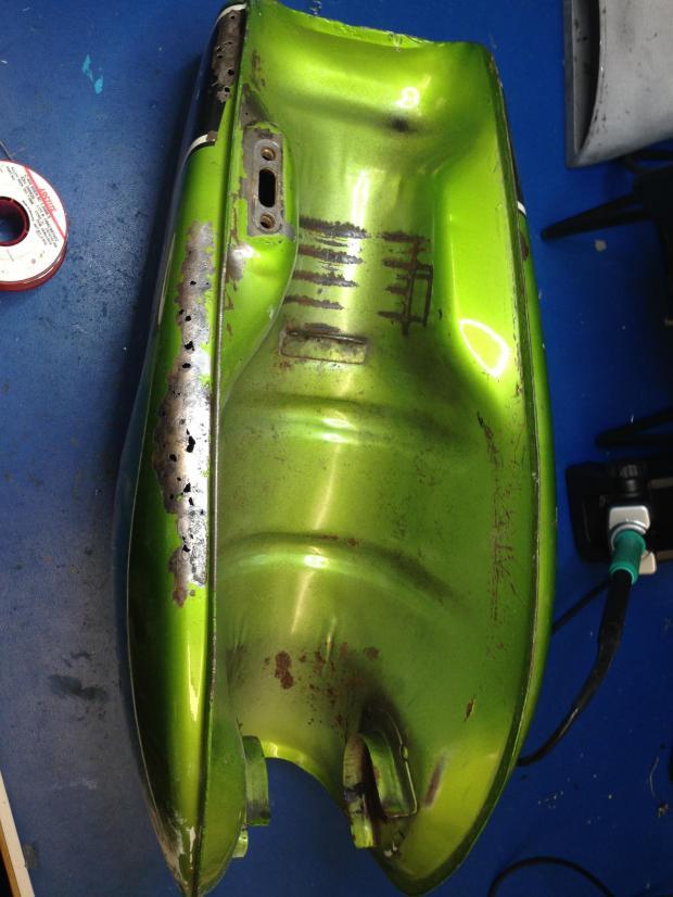 Motorradtank verzinnen
