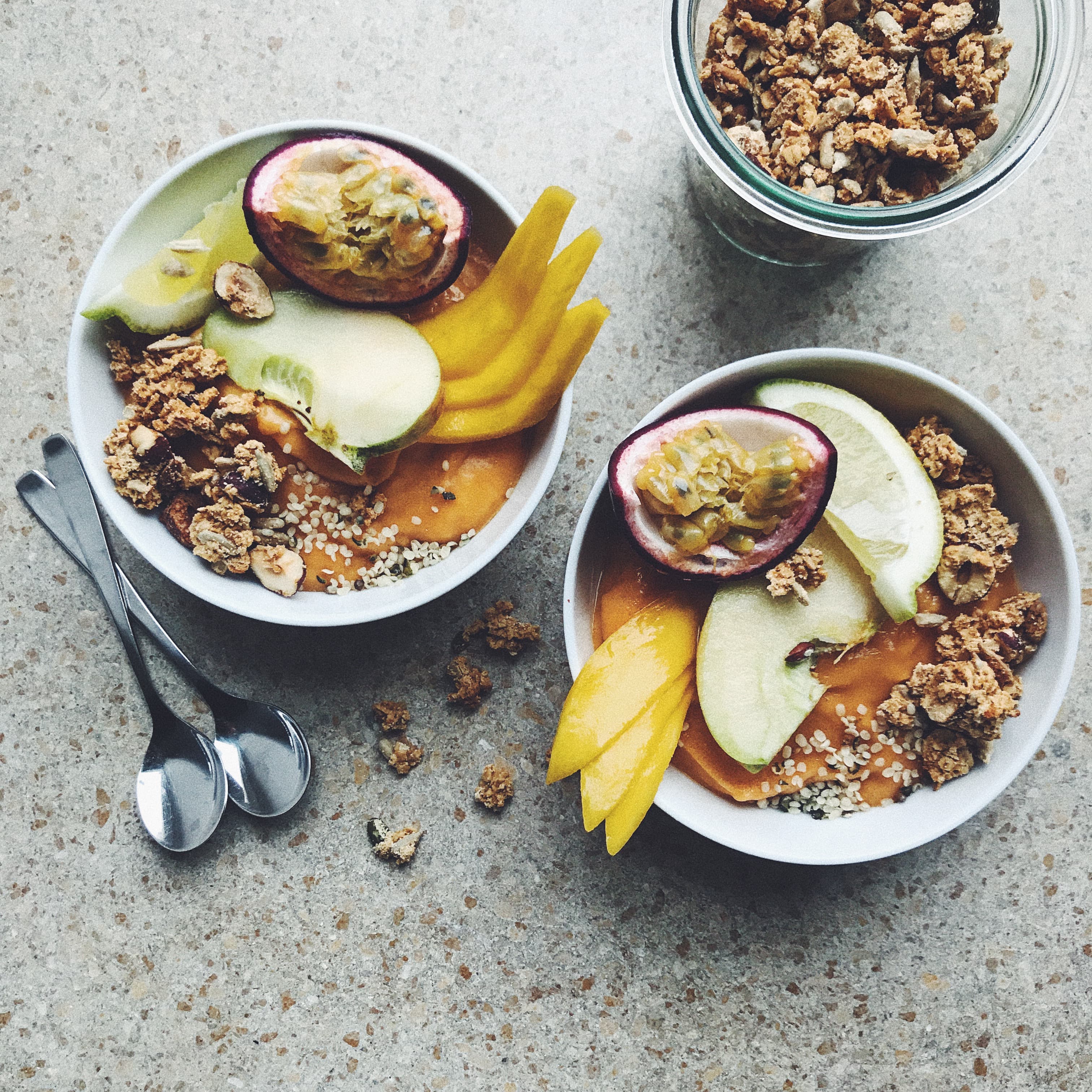 Papaya-Ginger Smoothie Bowl