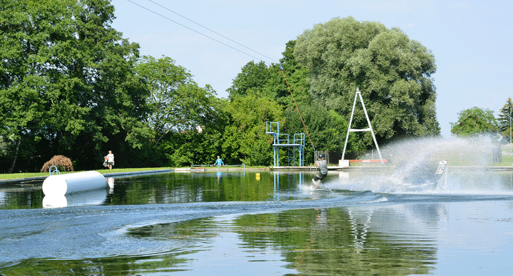 Wellen reiten im Naturbad