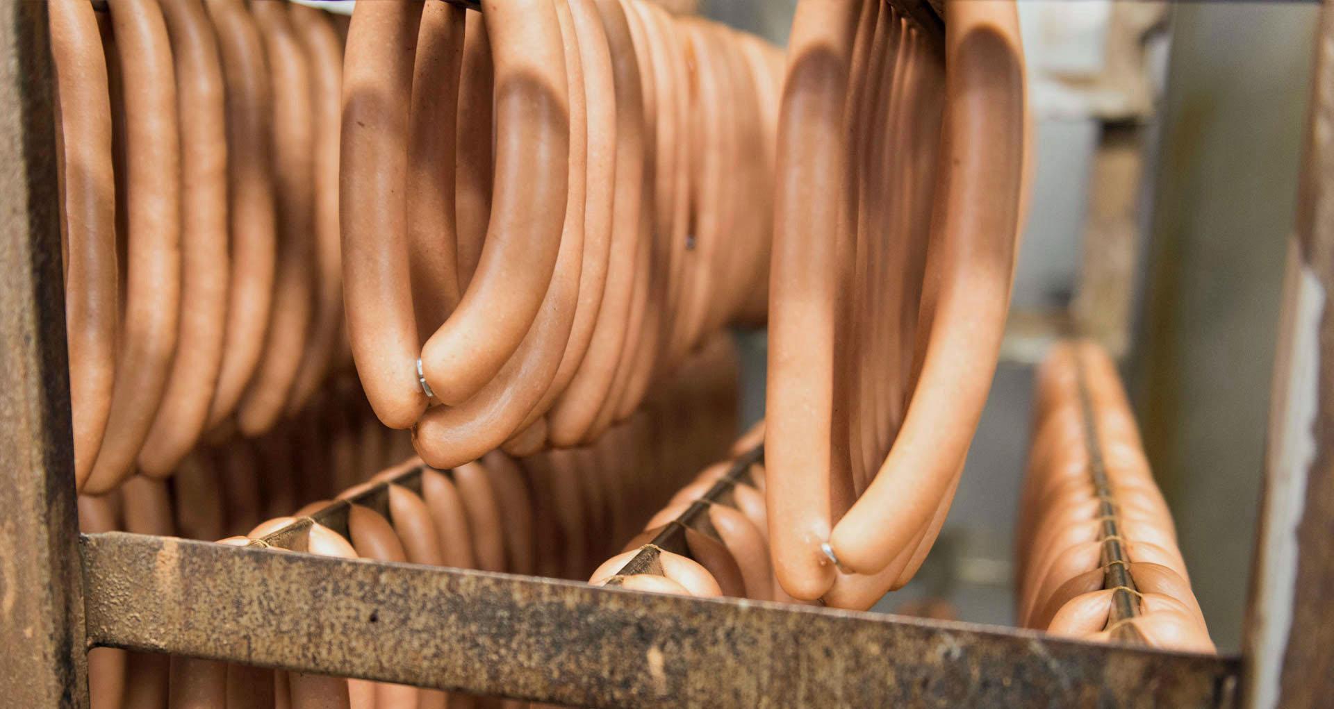 Frag Urs! - Was passiert mit den Würsten bei der Räucherung?