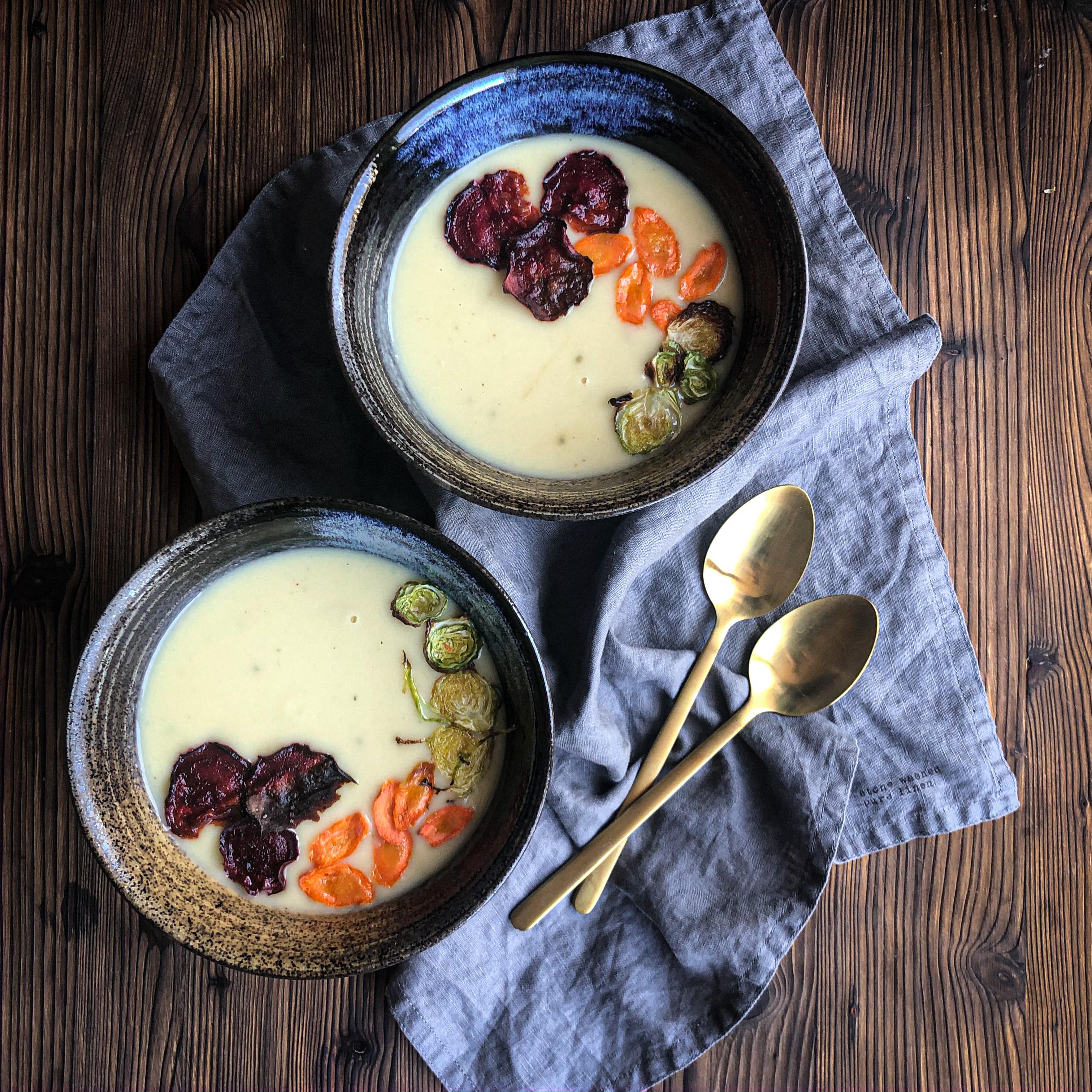 PASTINAKENSUPPE MIT GEMÜSECHIPS