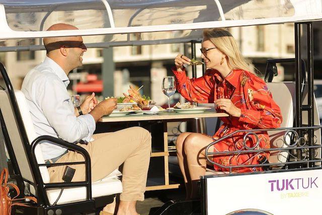 Restotuk: déjeuner roulant....