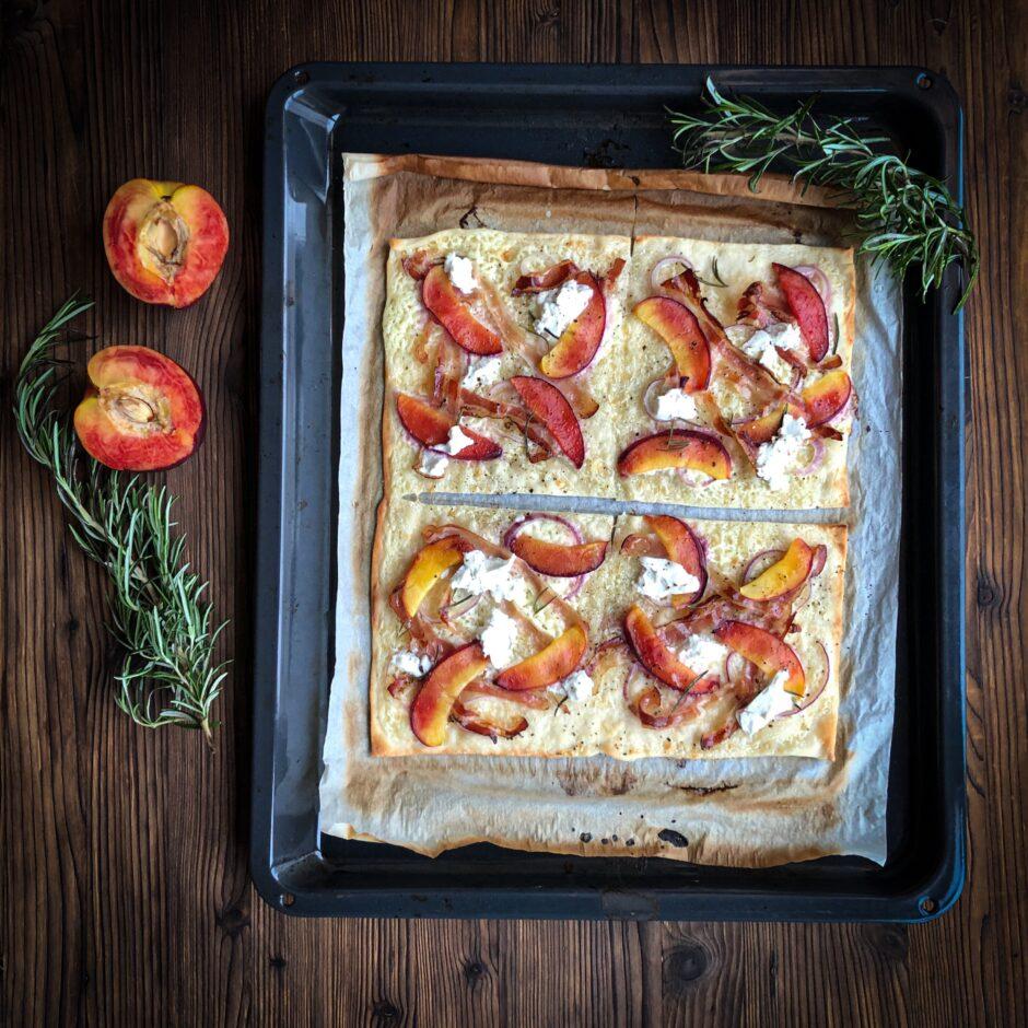 SOMMER FLAMMKUCHEN MIT NEKTARINEN