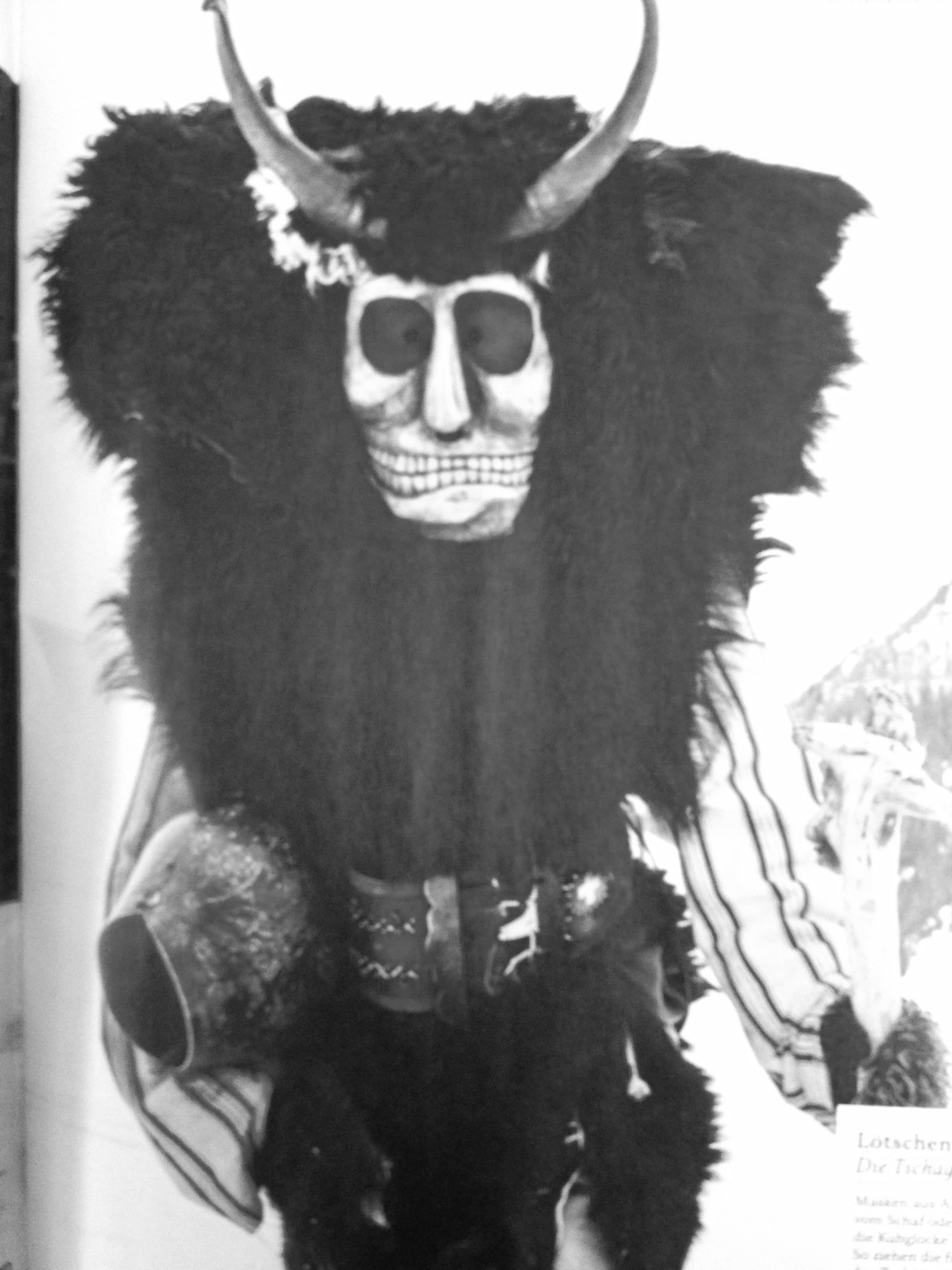 Grimmiges Grinsen: Biss & Bass