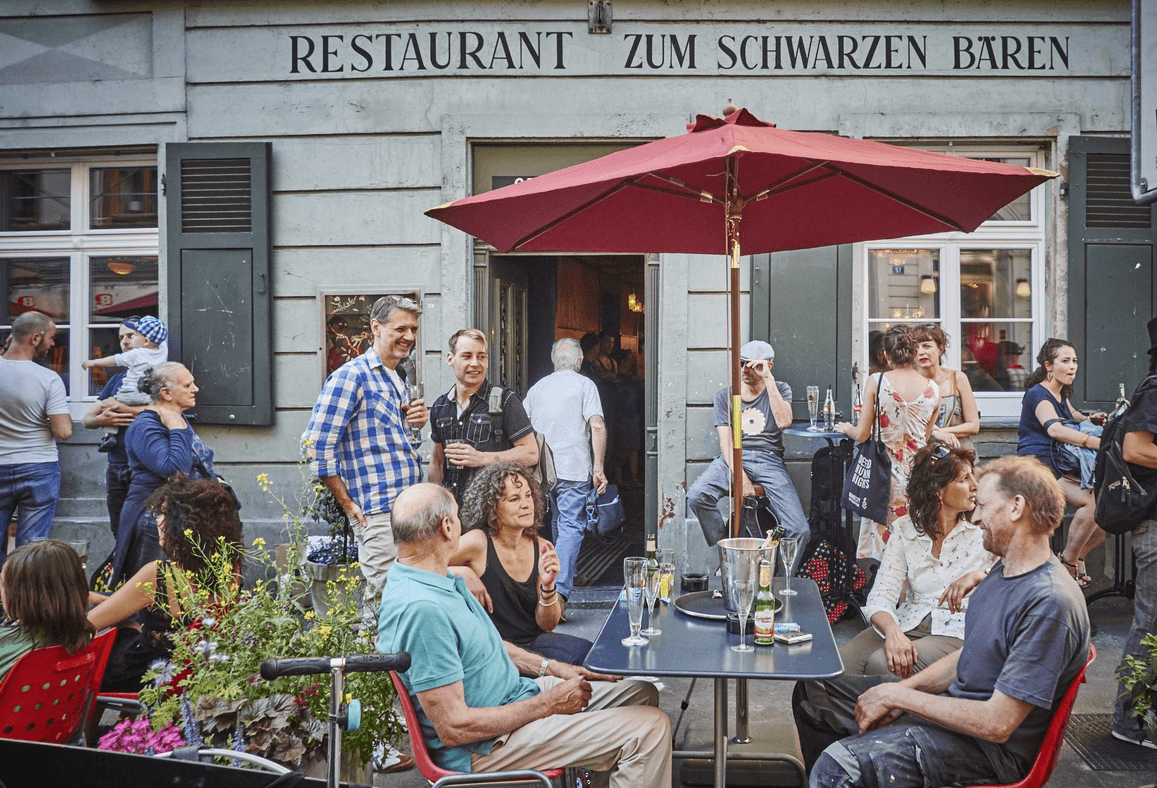 Bald längere Öffnungszeiten auf dem Gastro-Boulevard Rheingasse?