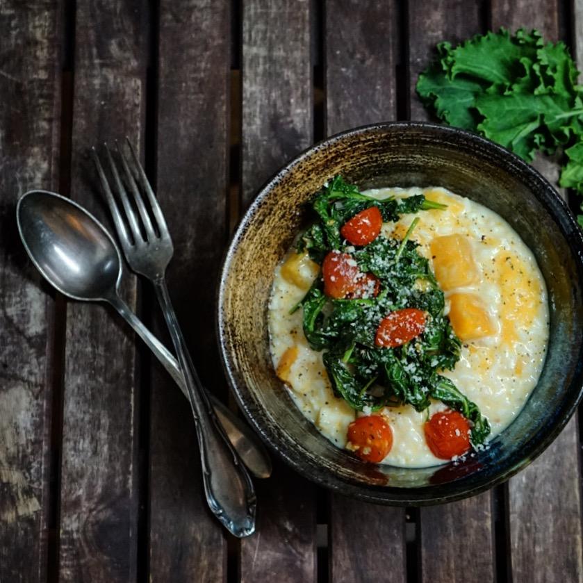 KÜRBISRISOTTO MIT MASCARPONE, KALE UND CHERRY-TOMATEN