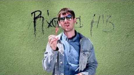 Ron Orp Videopremiere: «Easyjet» von Haubi Songs