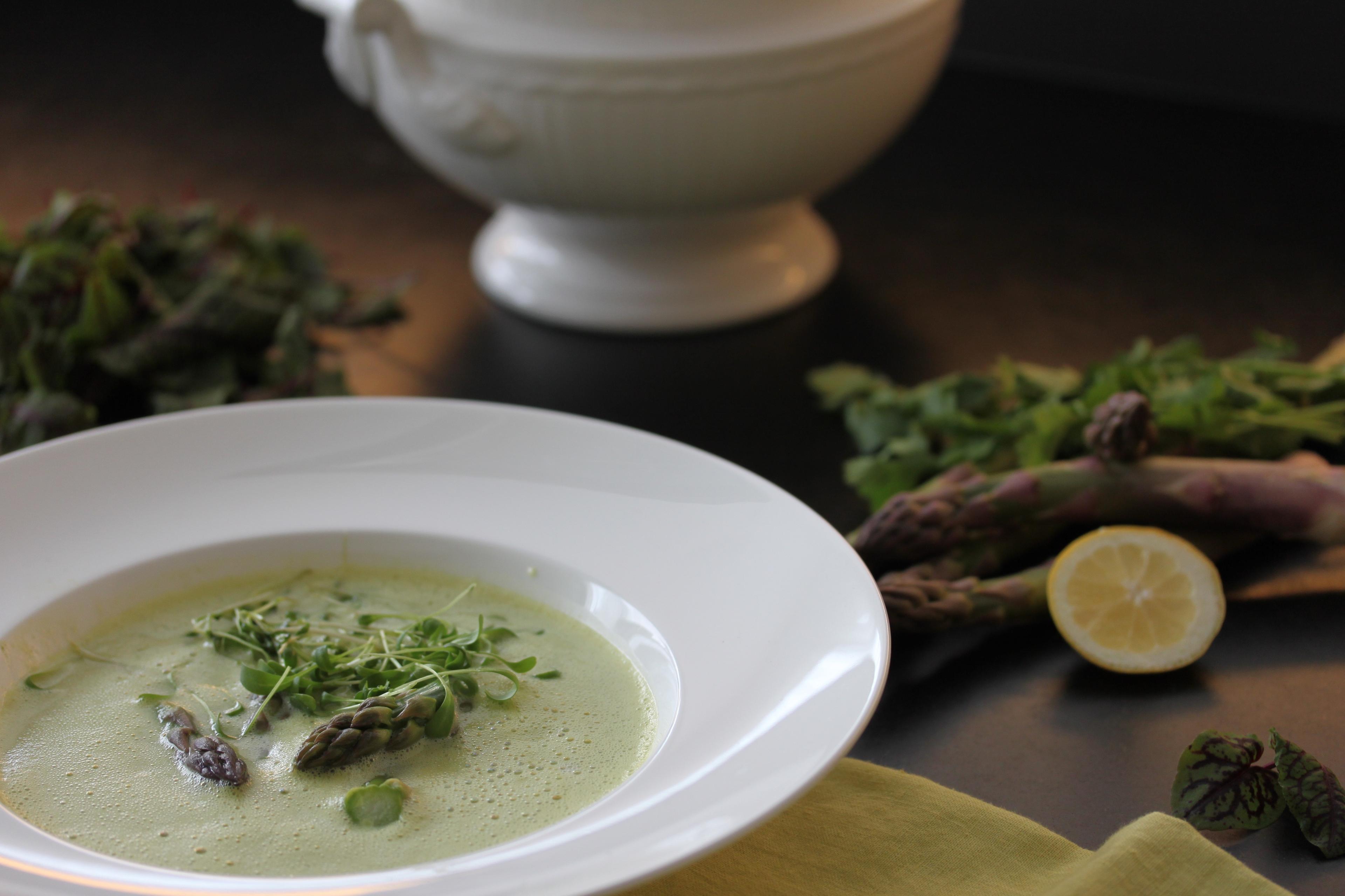 Spargelsuppe in Grün - mit Asia-touch
