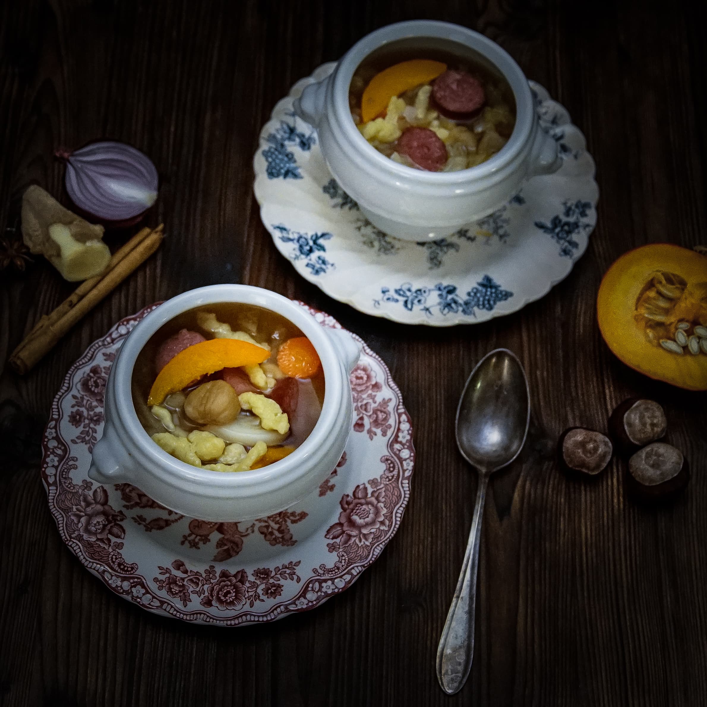 HERBSTLICHE GEMÜSESUPPE MIT MARRONI UND SPÄTZLI
