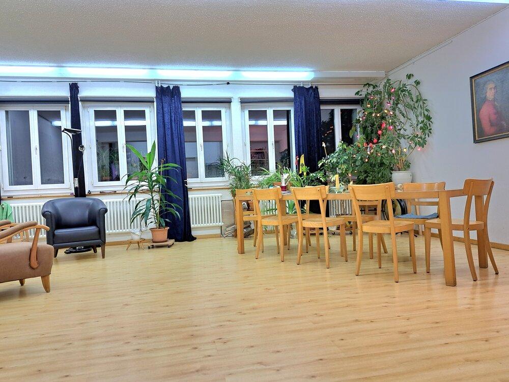Helles Zimmer mitten in Zürich, Mitbenützung Küche, Bad, grosser Raum, Waschmaschine,  Ich bin pens. Figurenspielerin, offen, tolerant,ri - 2