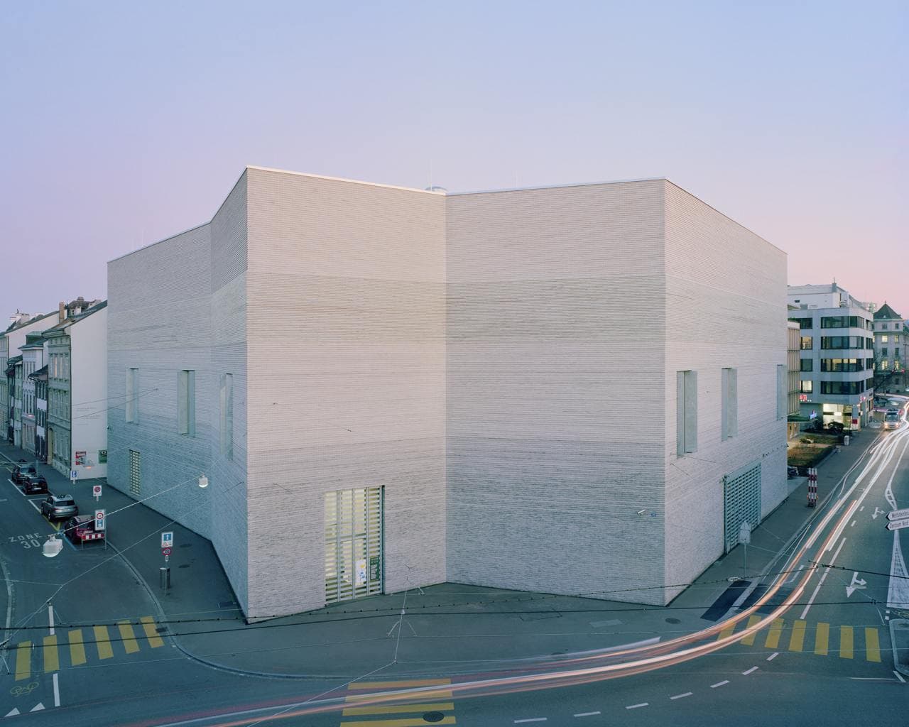 Gans grauer Neubau