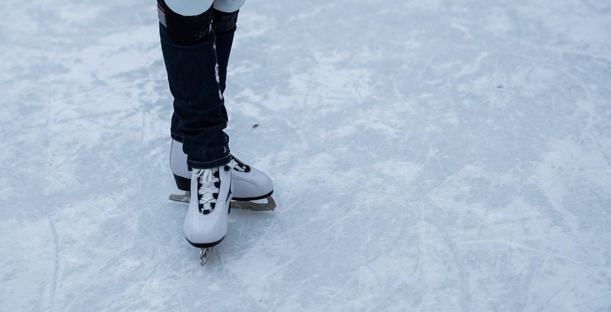 ESTAVAYER-LE-LAC: Danse sur glace