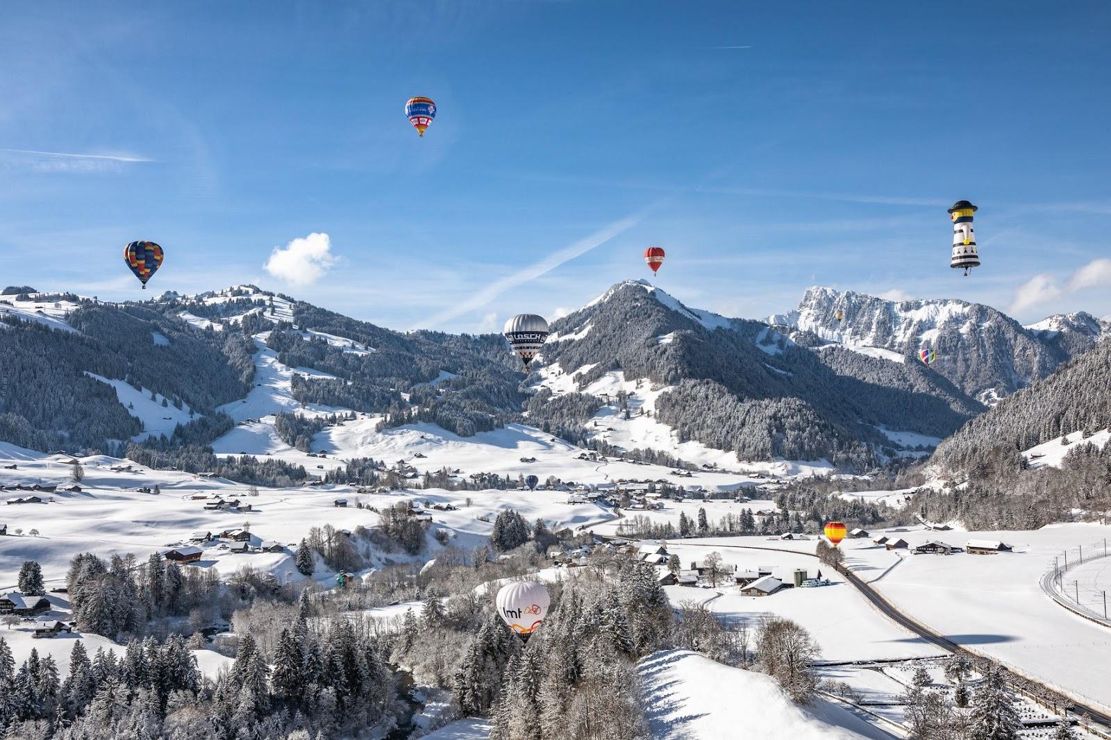 Mongolfiera, Varmluftsballong und Balāo de ar quente