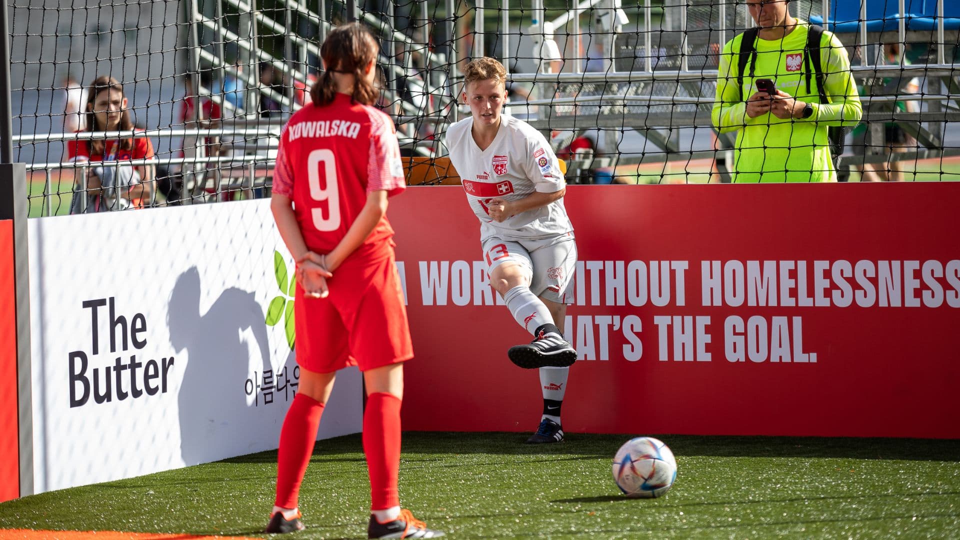 Königin Fussball braucht deine Unterstützung