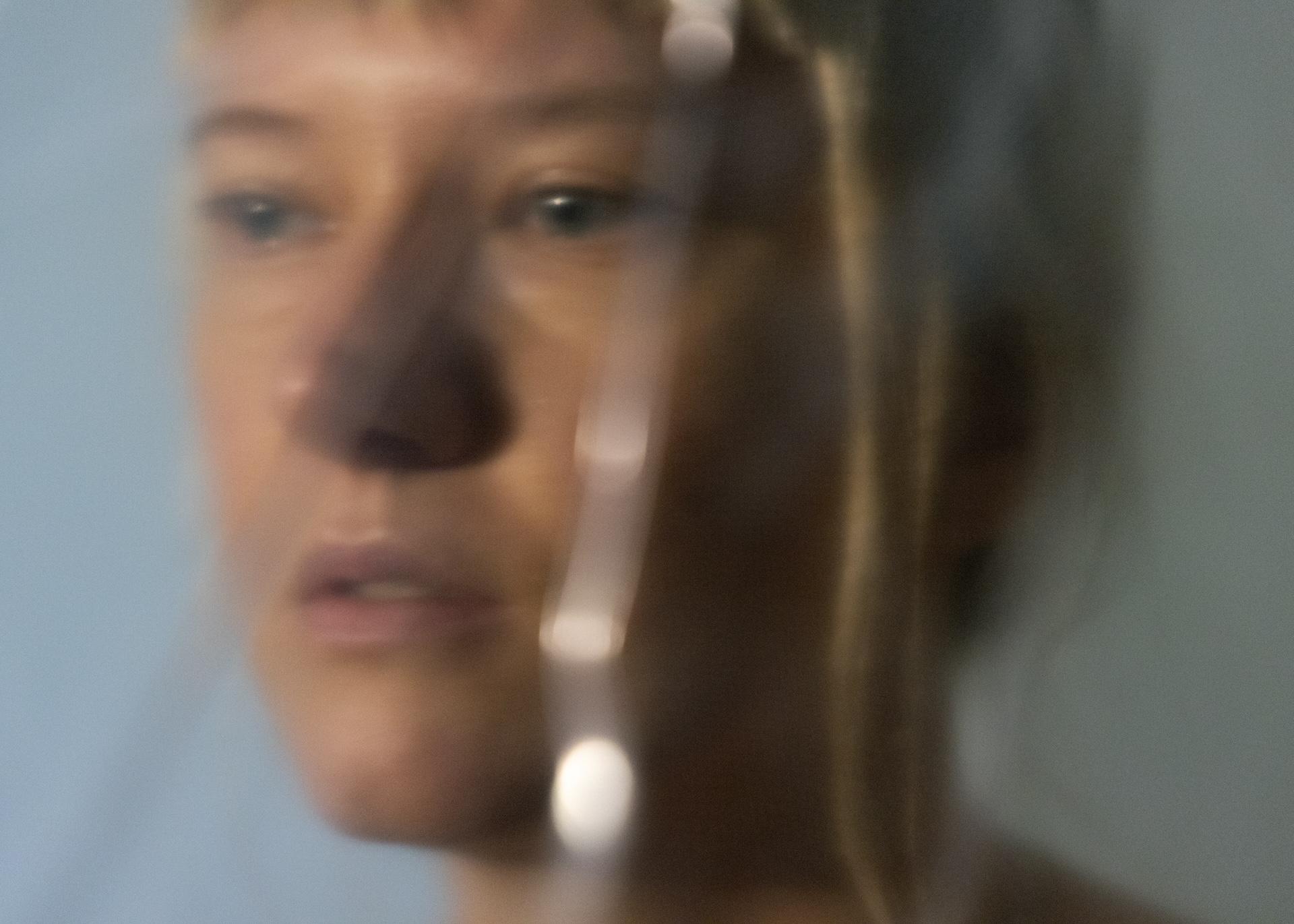 Belia Winnewisser veröffentlicht ihre neuste Single "We All Fall"