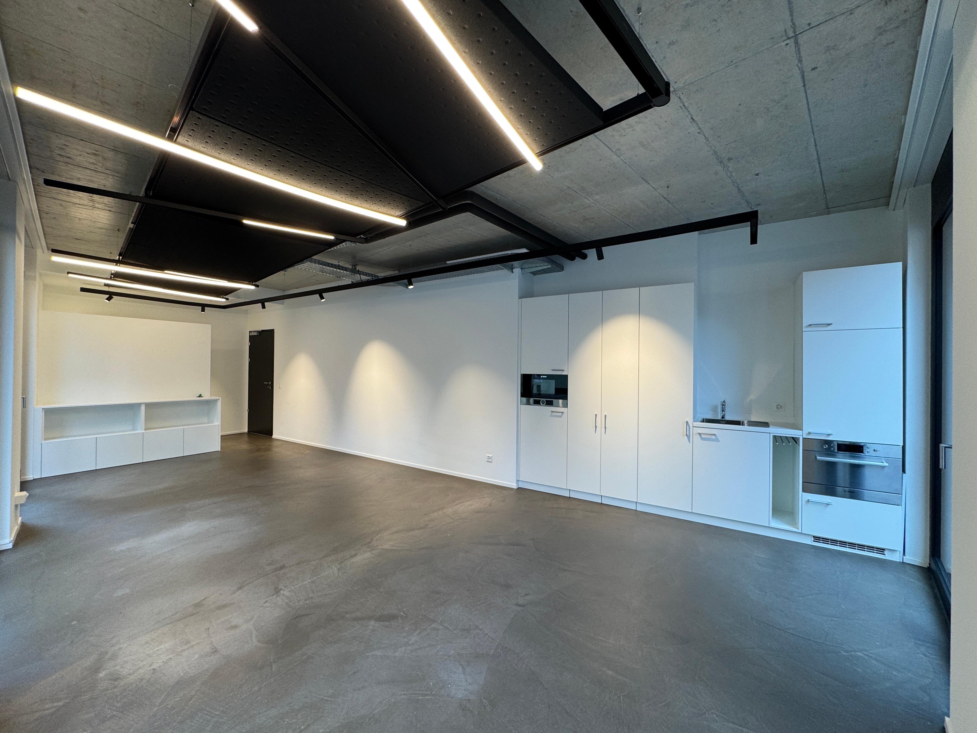 Helles Eckbüro im EG Kellerstrasse 25 - 3