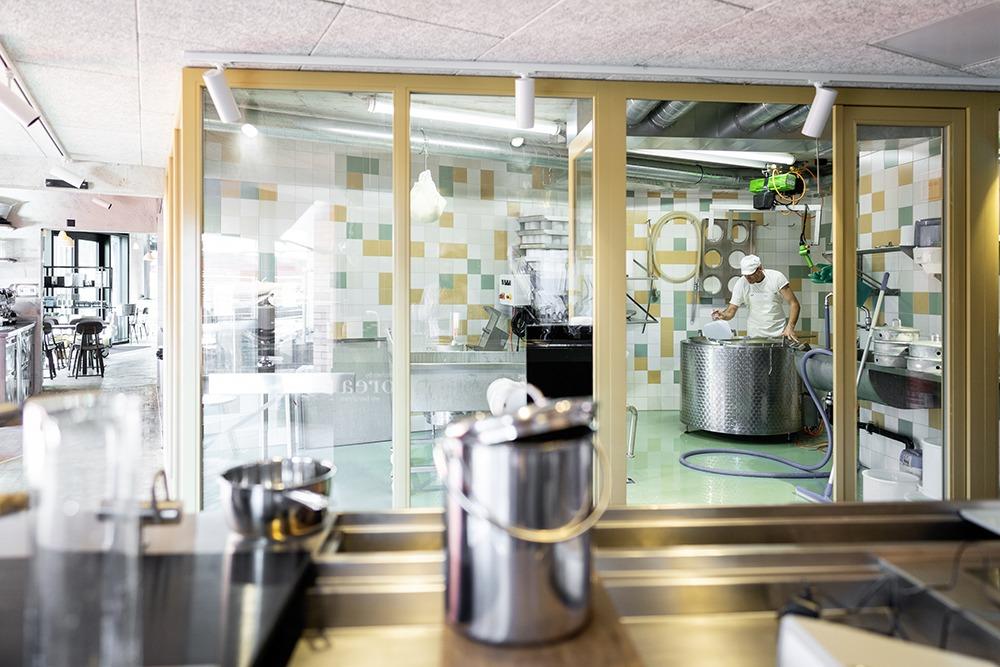 Molkerei Zürich sucht: Betriebsmitarbeiter:in &  Marktverkauf (Teilzeit) - 1