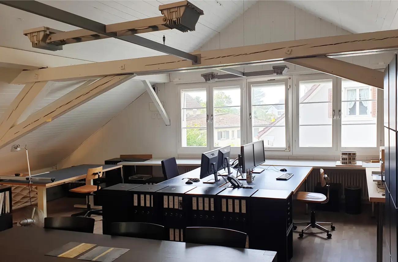 1-2 Arbeitsplätze in attraktiven Ateliergebäude zu vermieten - 1
