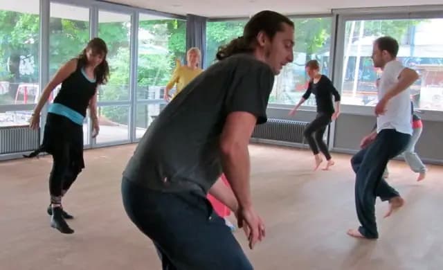 TANZ- & BEWEGUNGSKURS: VON DER BEWEGUNG ZUM AUSDRUCK - 2
