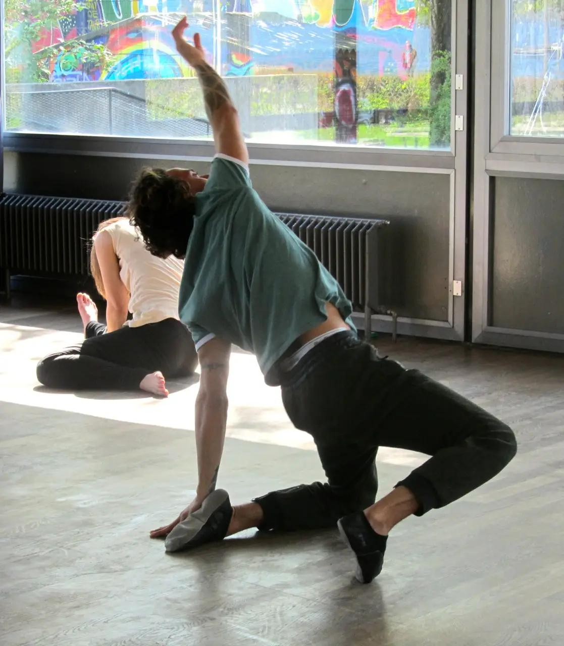DANCE AND MOVEMENT COURSE: FROM MOVEMENT TO EXPRESSION - 2