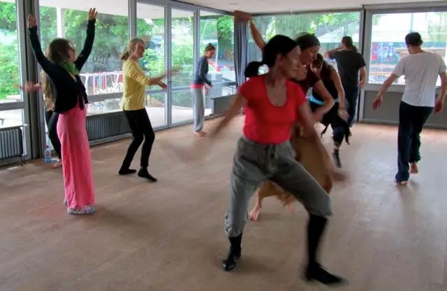 DANCE AND MOVEMENT COURSE: FROM MOVEMENT TO EXPRESSION - 3