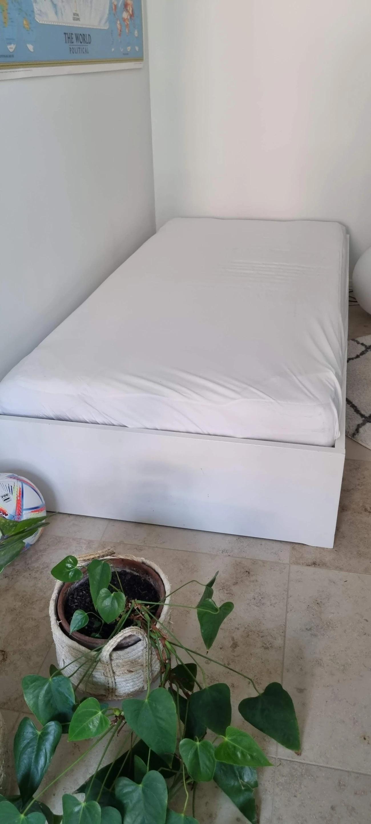 2 x Bett 90x200 inkl. Matratze und Rost - 1