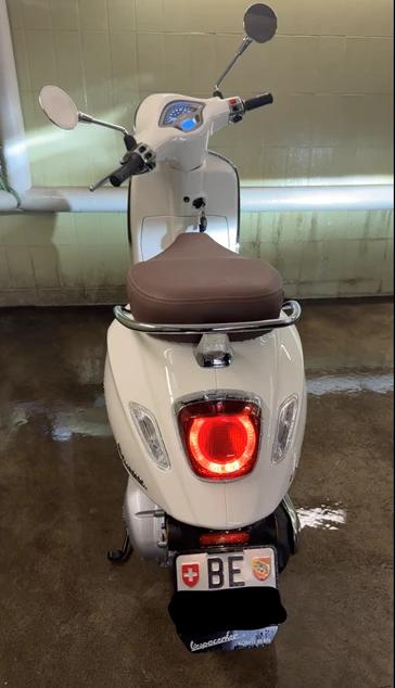 🛵 Vespa Primavera 125 weiss - top Zustand, wenig Kilometer - 1