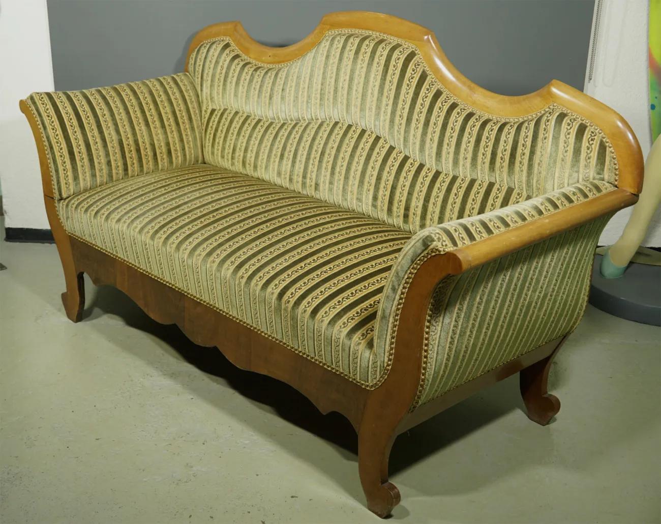 klassisches Hirschsofa mit klappbarer Armlehne - 3