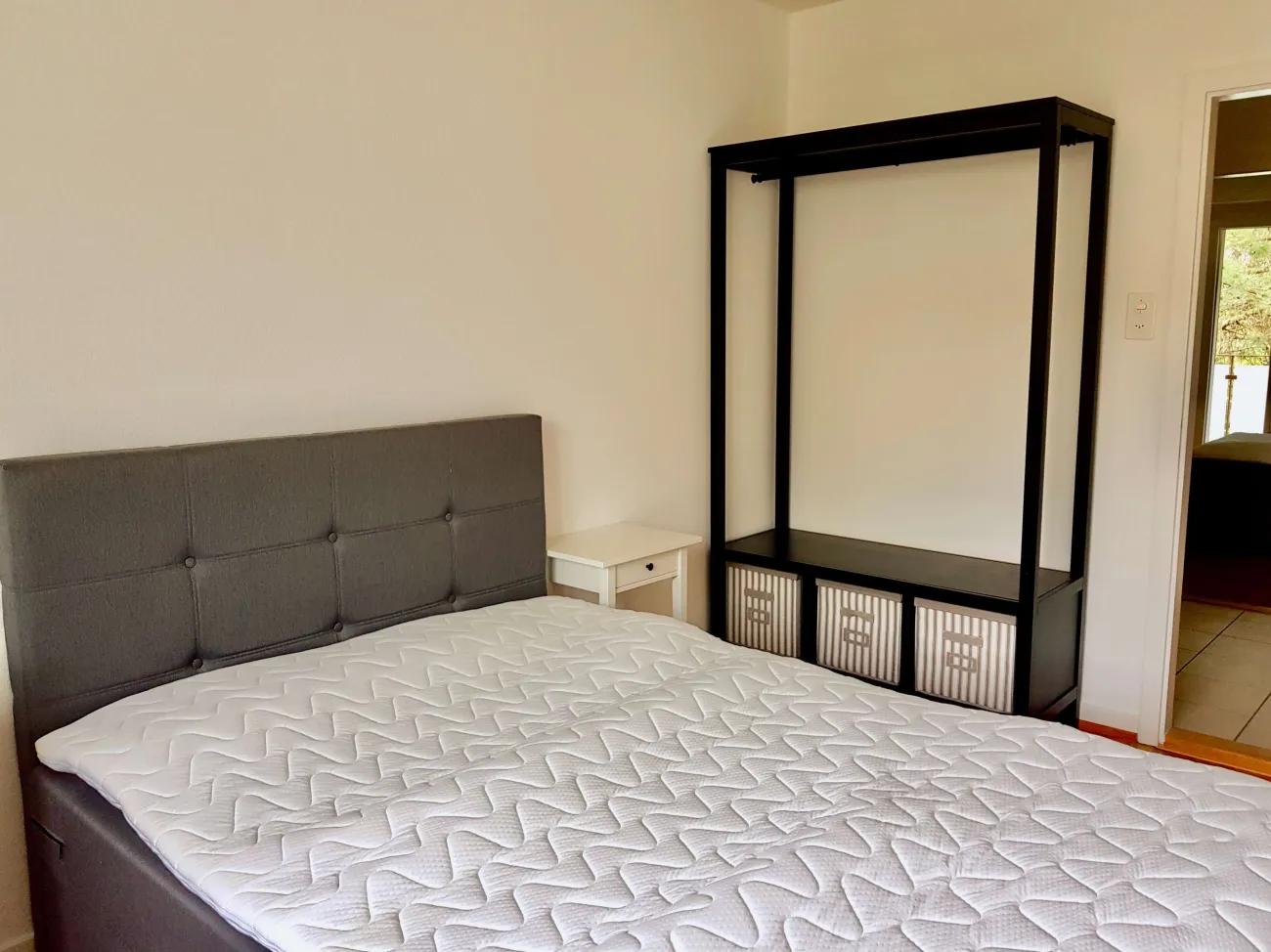 Geschmackvoll eingerichtetes WG-Zimmer in gemütlicher 3er WG - 2