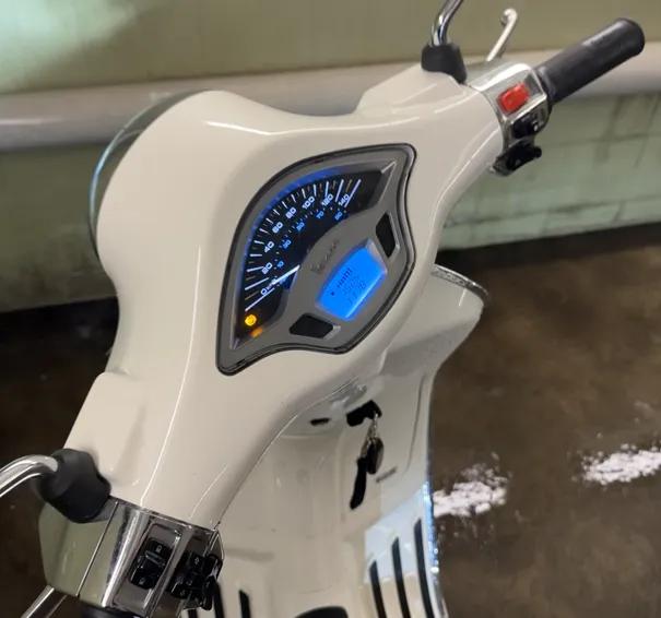 🛵 Vespa Primavera 125 weiss - top Zustand, wenig Kilometer - 3