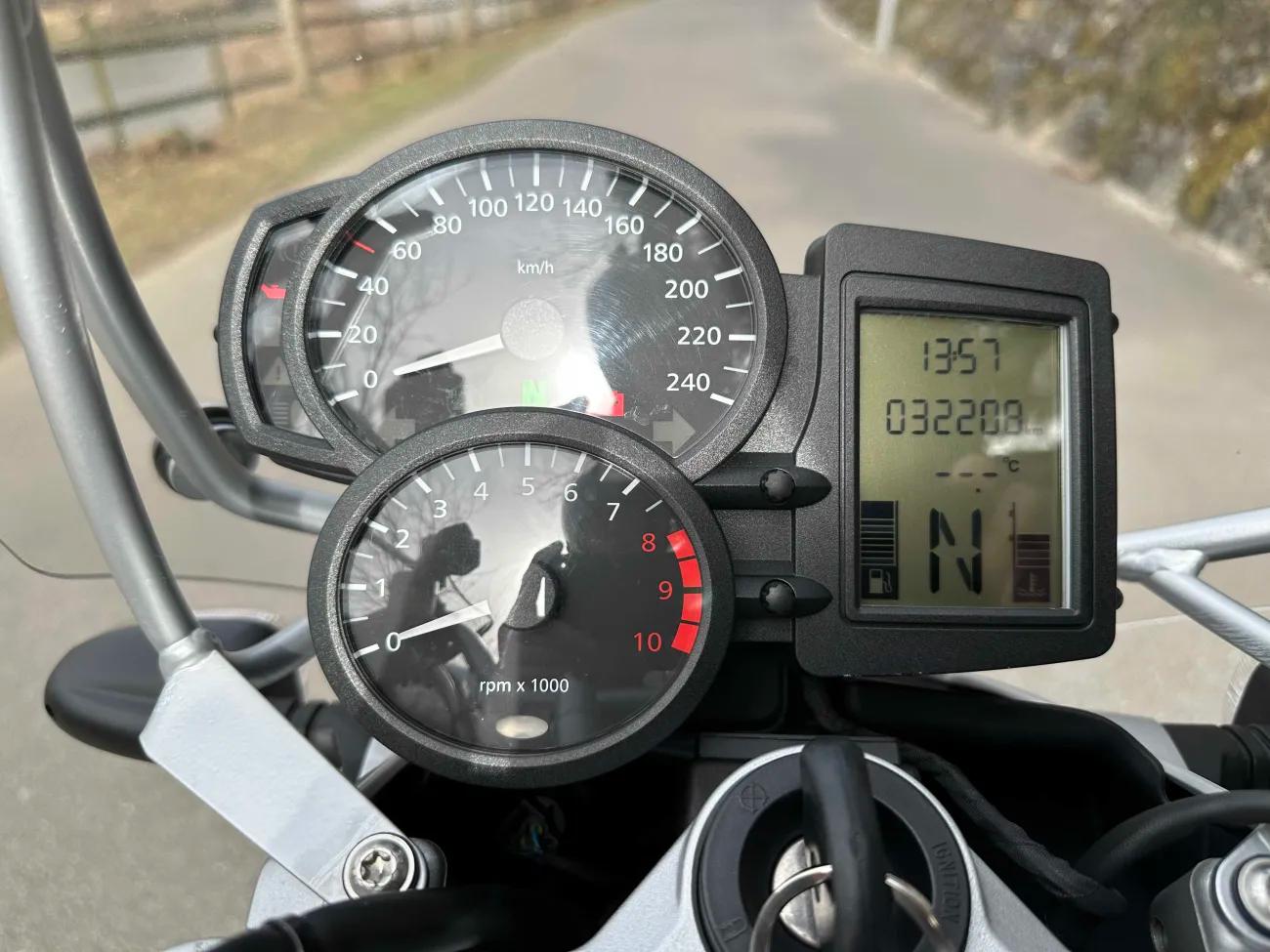BMW R1200R zu verkaufen, Jg. 2007, sehr guter Zustand, ab Service und Motorfahrzeugkontrolle - 3