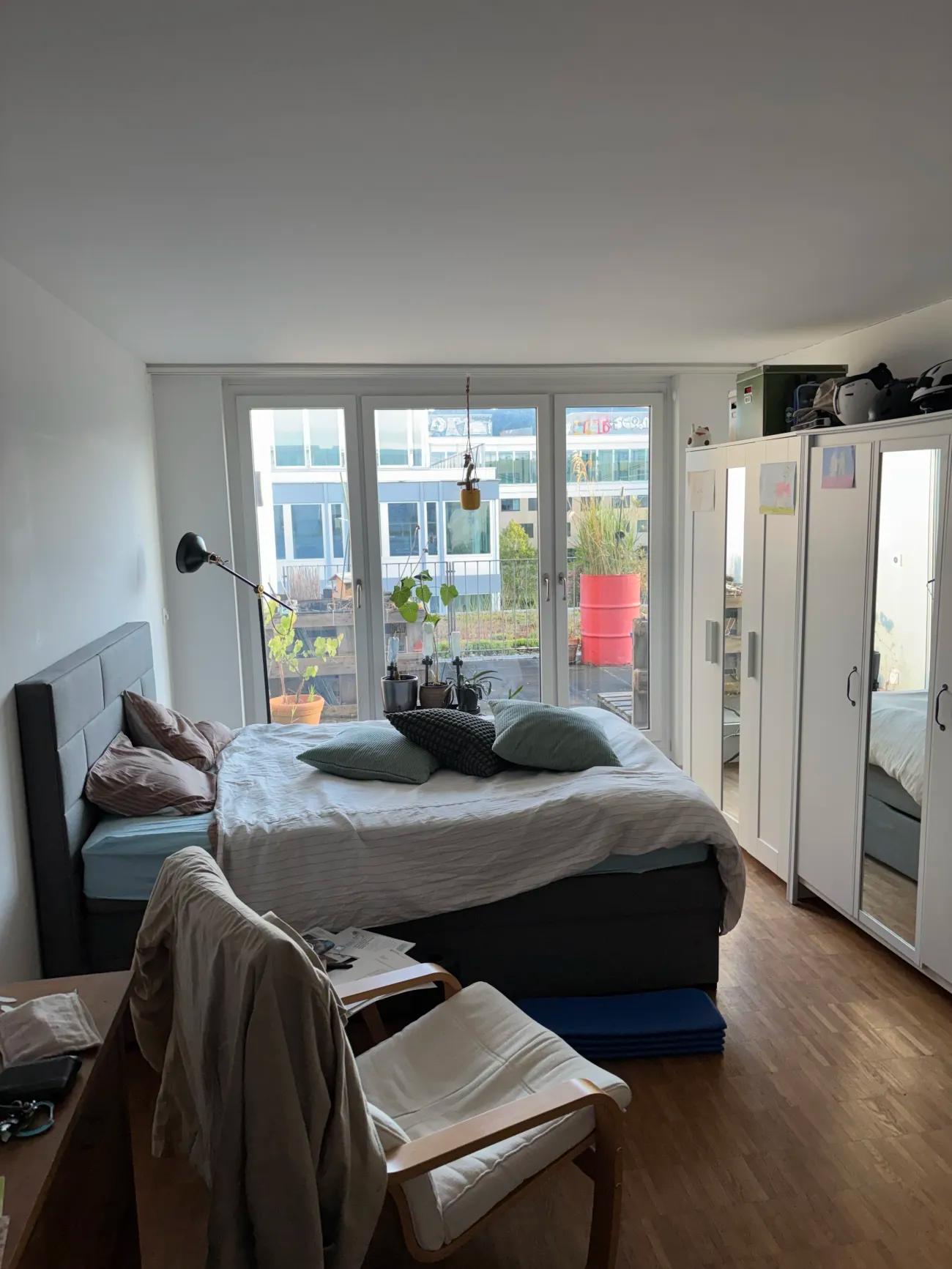 Grosses Zimmer in 4er WG zu vermieten - männlicher Nachmieter ab 35 gesucht - 1