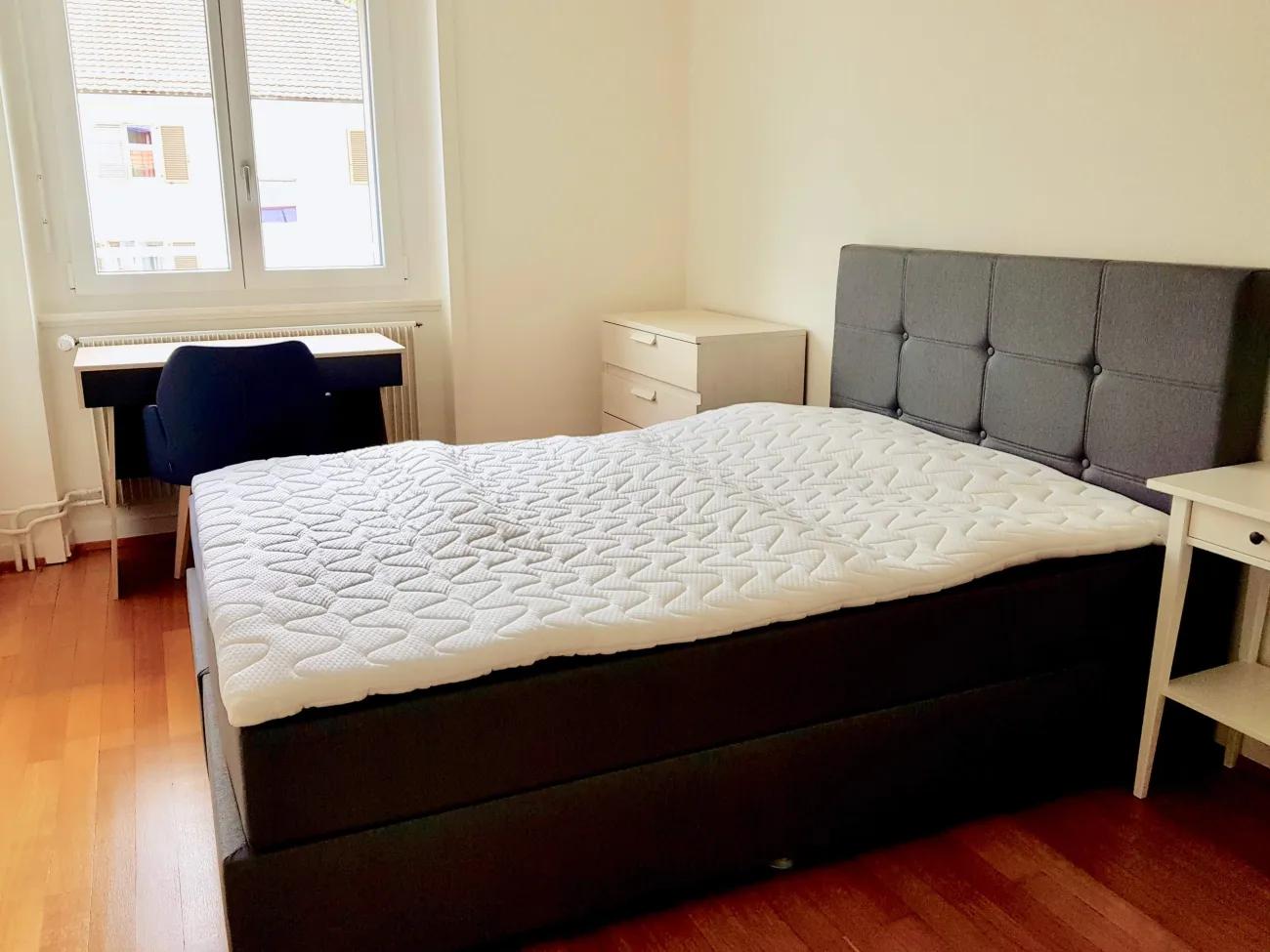Geschmackvoll eingerichtetes WG-Zimmer in gemütlicher 3er WG - 1