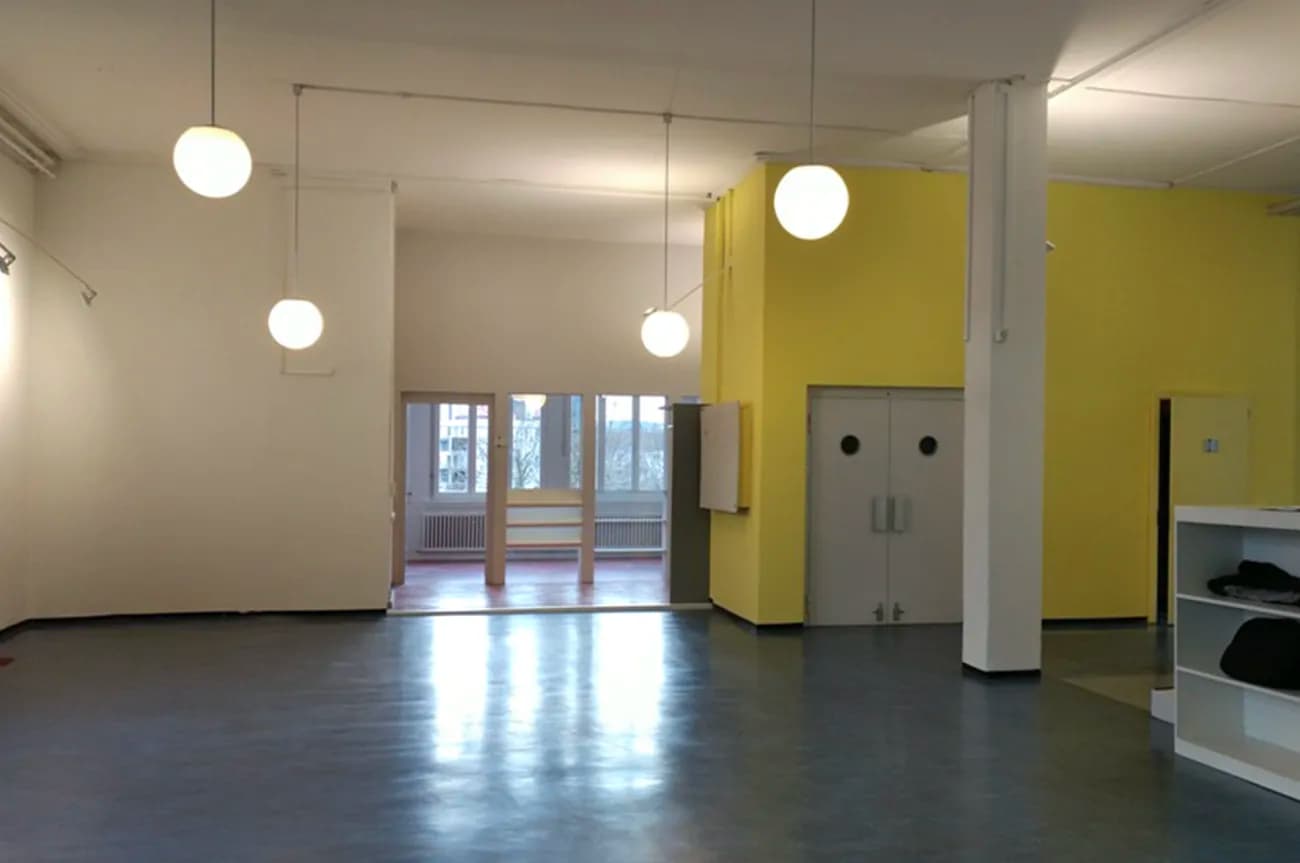 Grosse Gewerbefläche (380 m²) ab Oktober 2026 in Zürich-Altstetten zu vermieten - 2