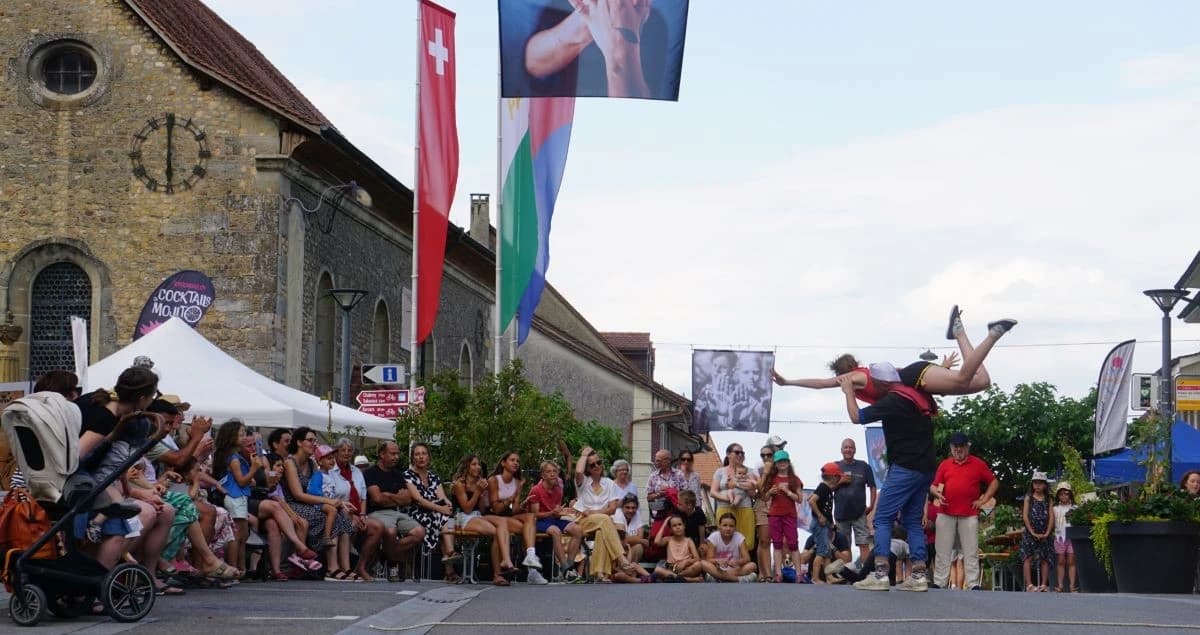 AVENCHES: Une immense scène à ciel ouvert