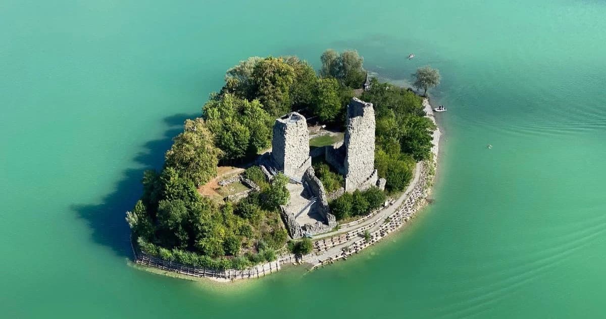 LE BRY: Une journée sur une île