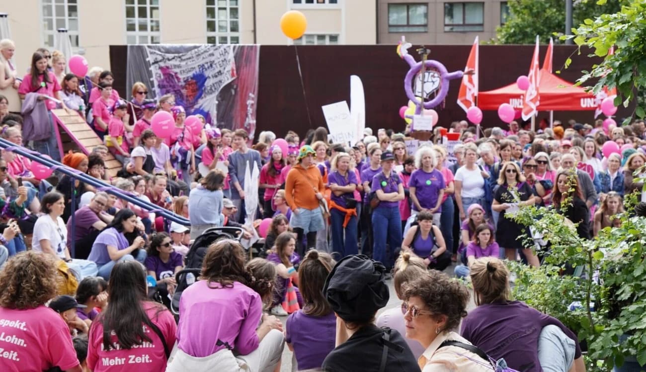 Frauen* im Streik