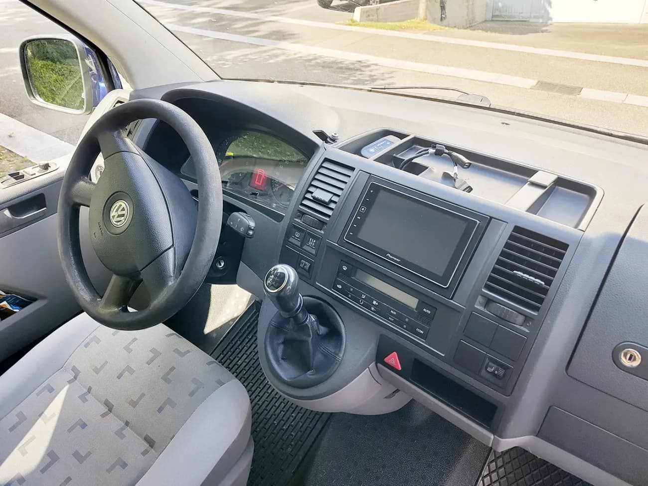 VW Caravelle 9-Sitzer oder grosse Ladefläche - 2