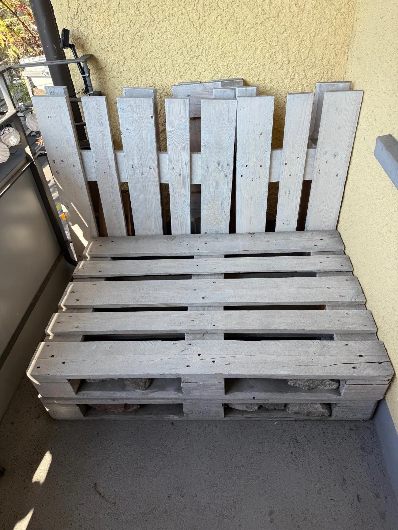 Palettensofa mit Kissen - 1