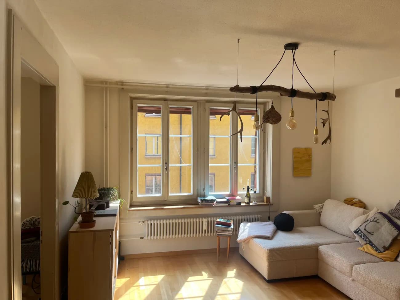 zentrale, grosszügige und atmosphärische 2.5 Zimmerwohnung in ruhiger Seitenstrasse nahe Limmatplatz - 1