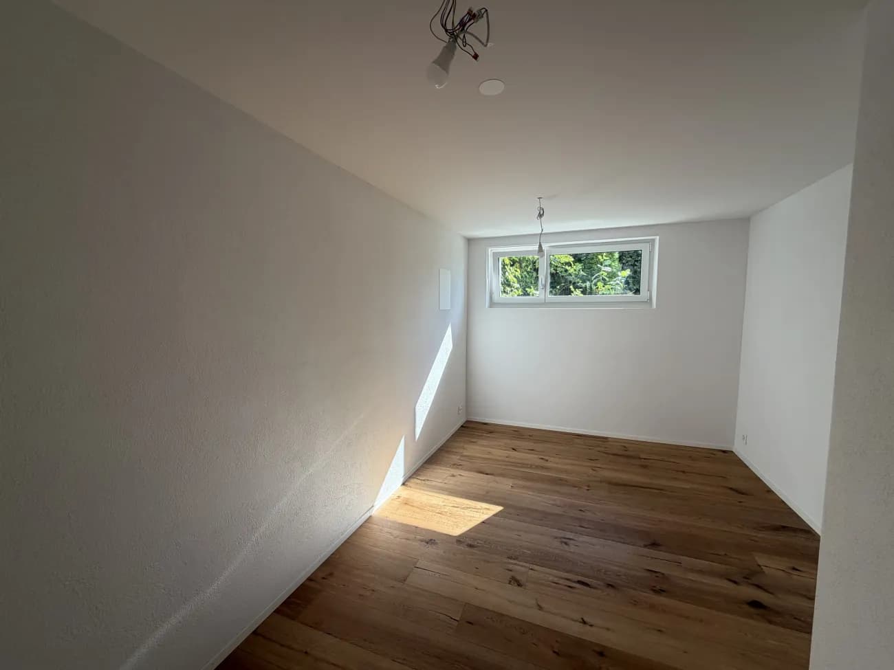Hochwertige 2.5-Zimmer-Einliegerwohnung mit privatem Aussenbereich und Üetlibergblick - 3