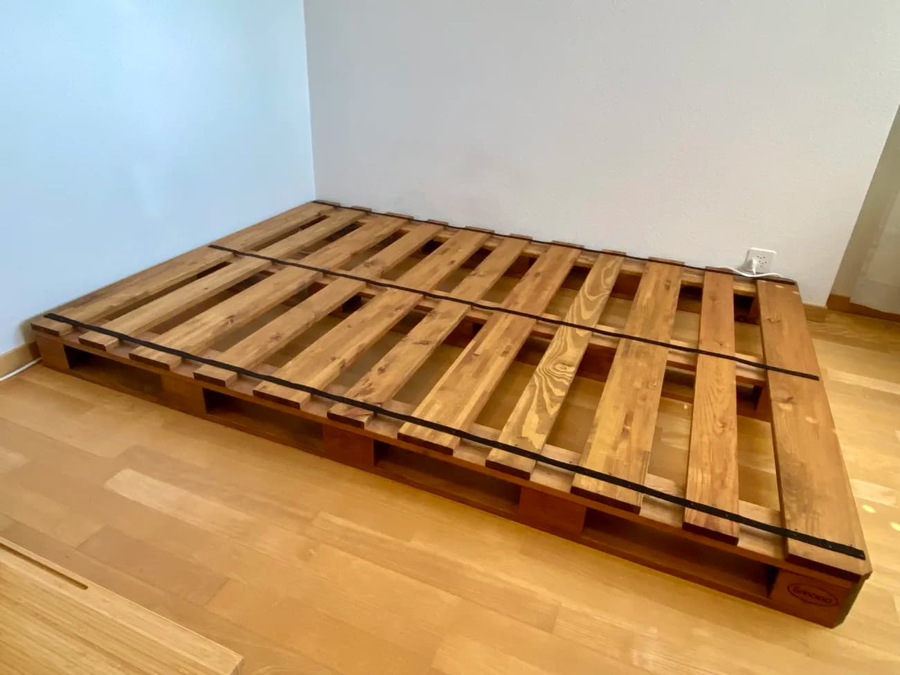 Palettenbett 140x200cm smood Echtholz - 1