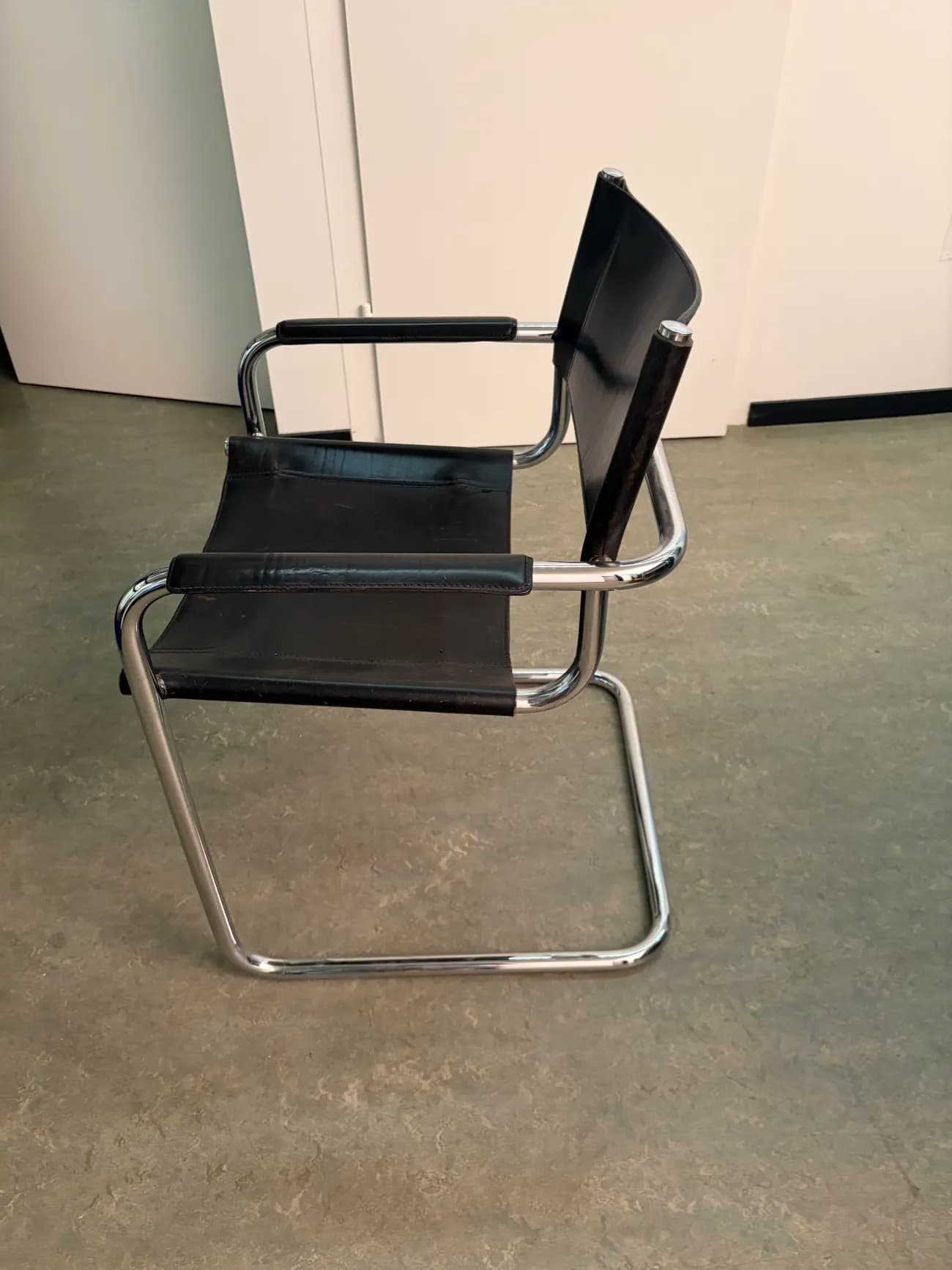 4 Stühle - 1