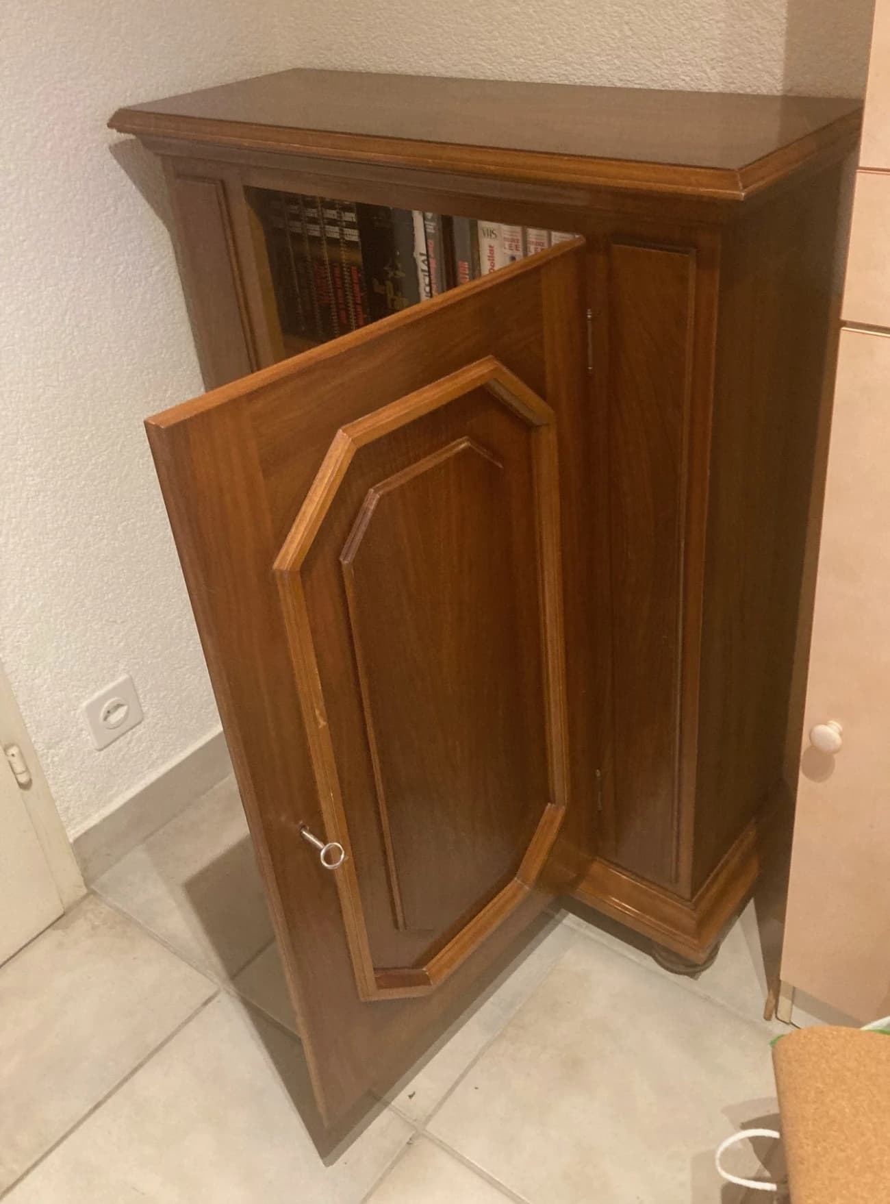 Stilmöbel / Barschrank mit Tür (Vollholz) - 2
