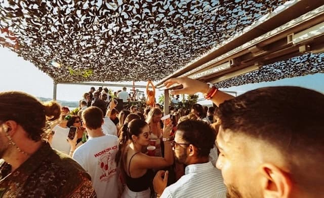 A Party Out On The Lake