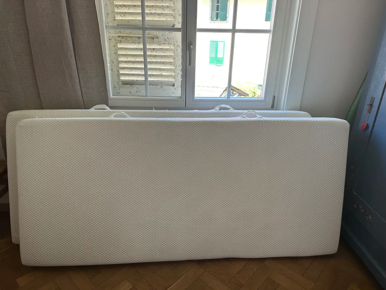 Room in a Box Doppelbett rosa und zwei Matratzen - 1