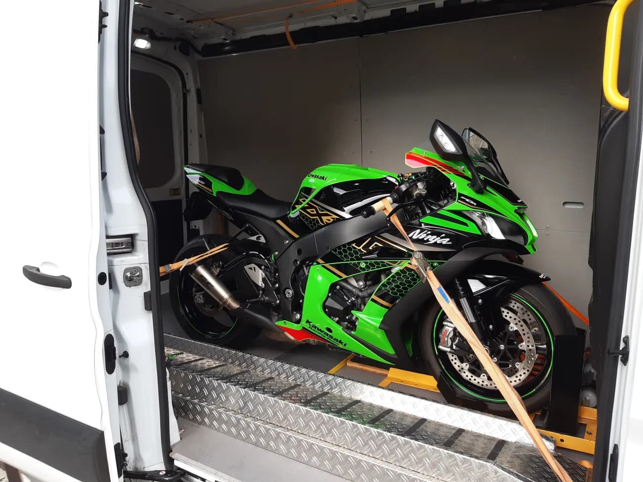 Ihr Partner für Motorrad -Transporte & Mehr .. Ganze CH - 3