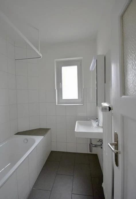Schöne 4-Zi-Altbauwohnung im Breitsch - 2