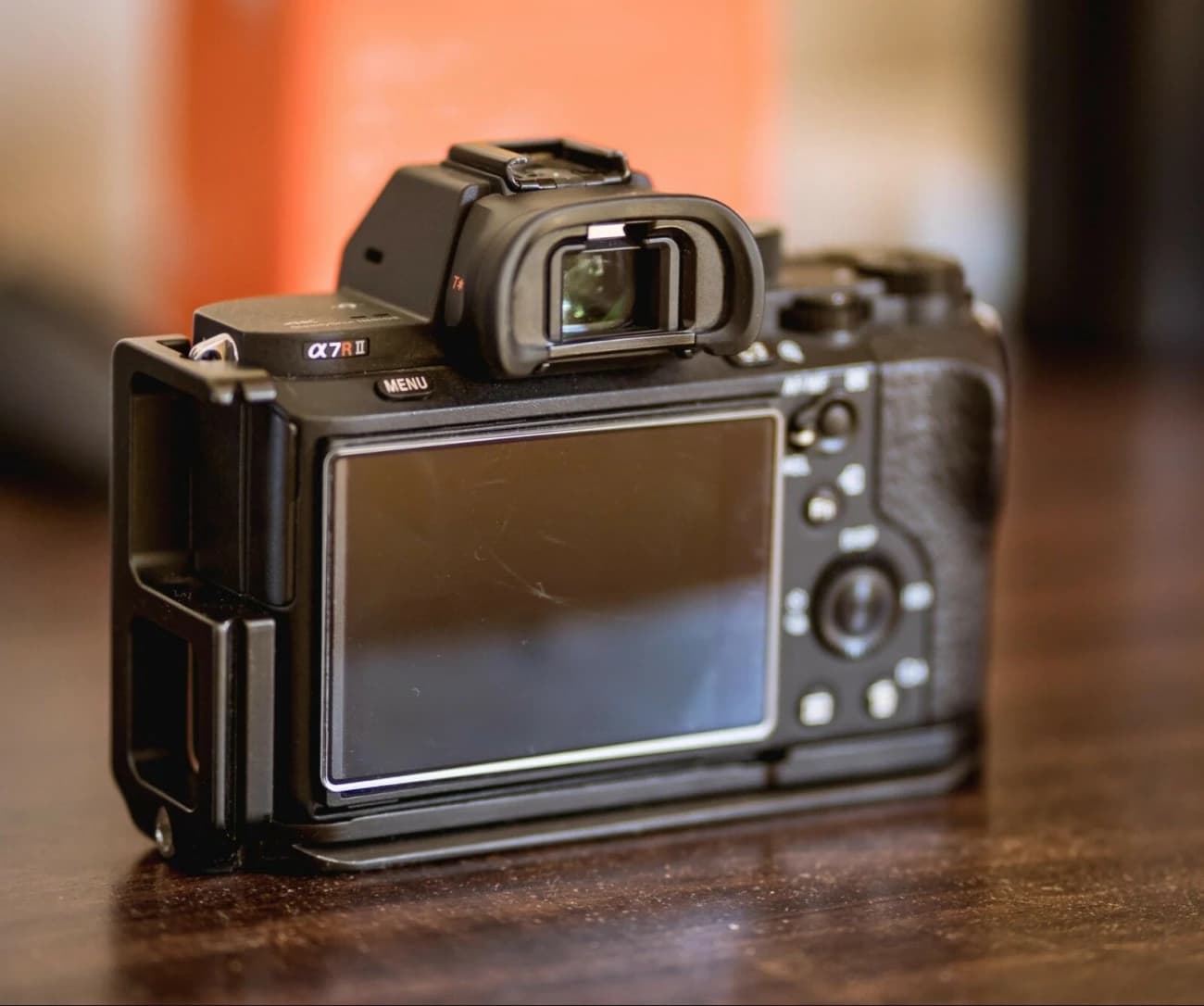 SONY A7R II + 2 Objektive + SONY VG-C2EM Batteriegriff + 8 NP-FW50 Akkus - 2