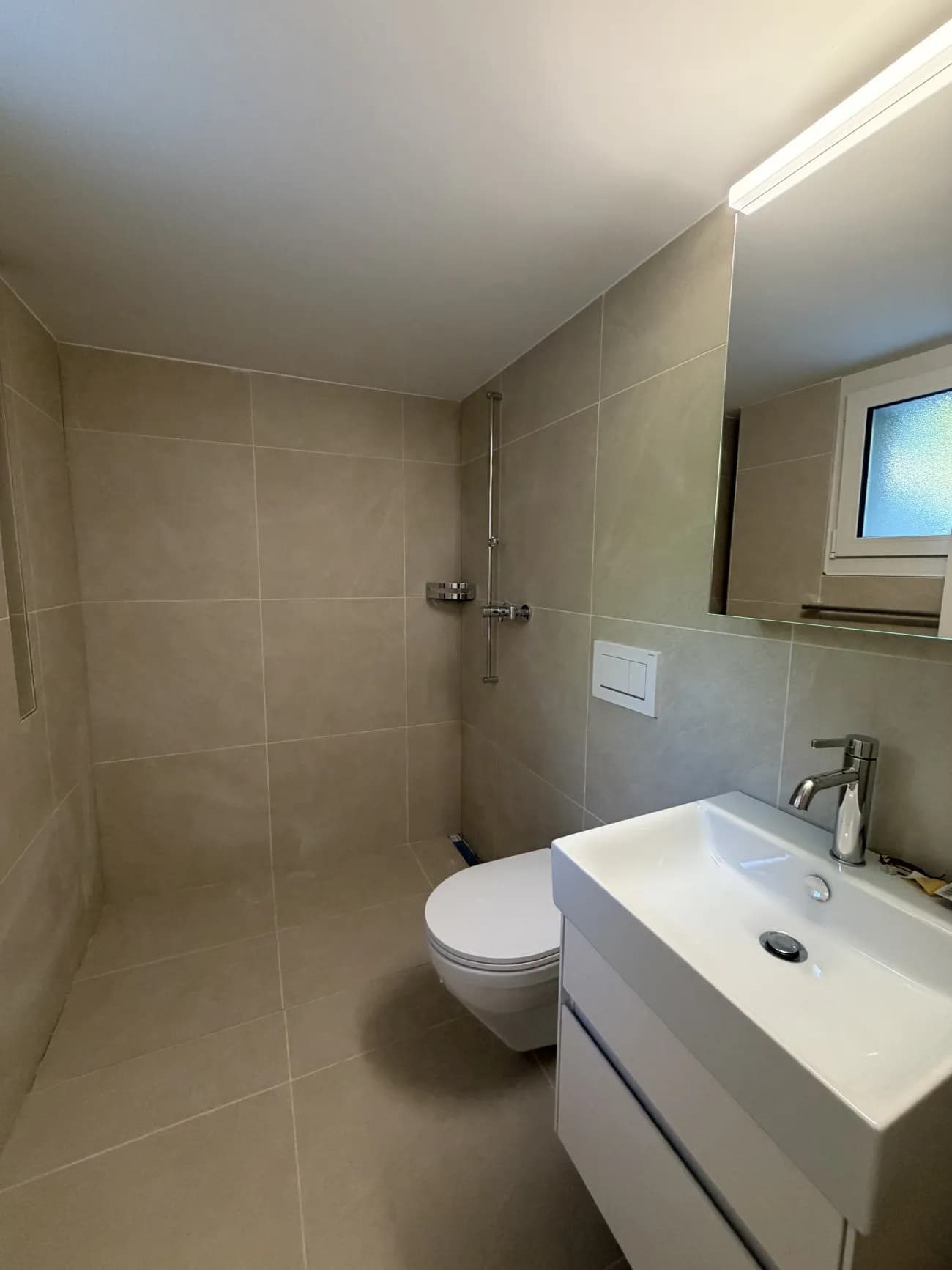 Hochwertige 2.5-Zimmer-Einliegerwohnung mit privatem Aussenbereich und Üetlibergblick - 2